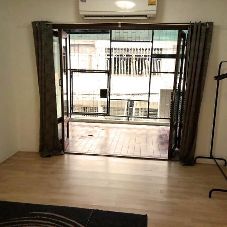 Once In Bangkok With Me Guesthouse Extérieur photo