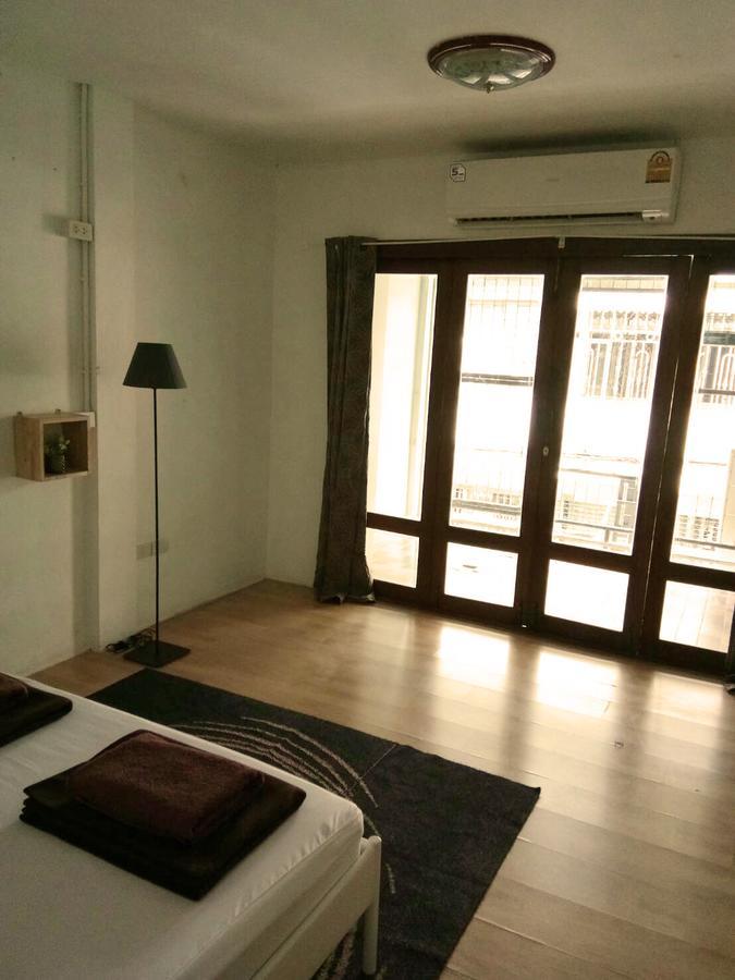 Once In Bangkok With Me Guesthouse Extérieur photo