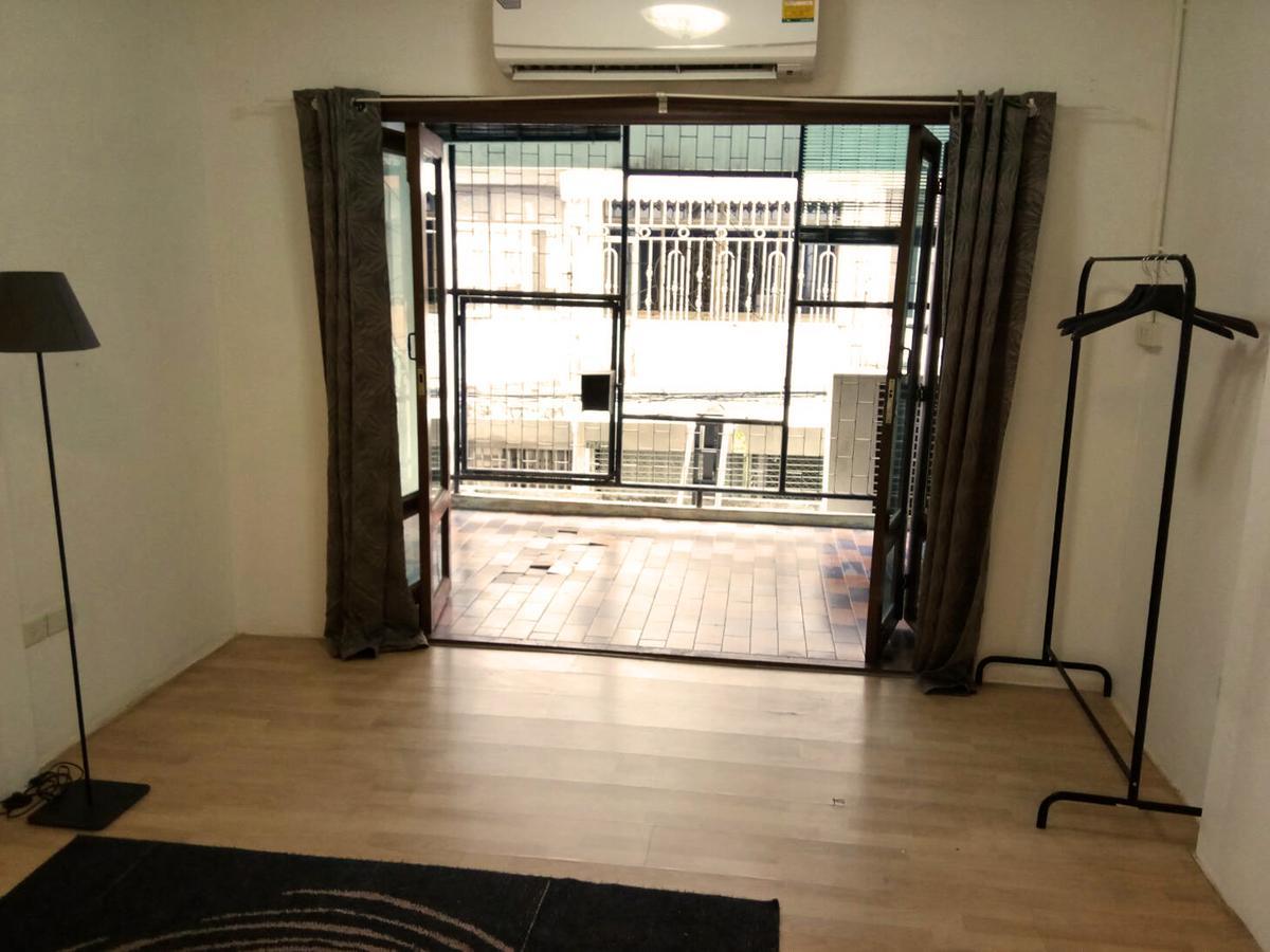 Once In Bangkok With Me Guesthouse Extérieur photo